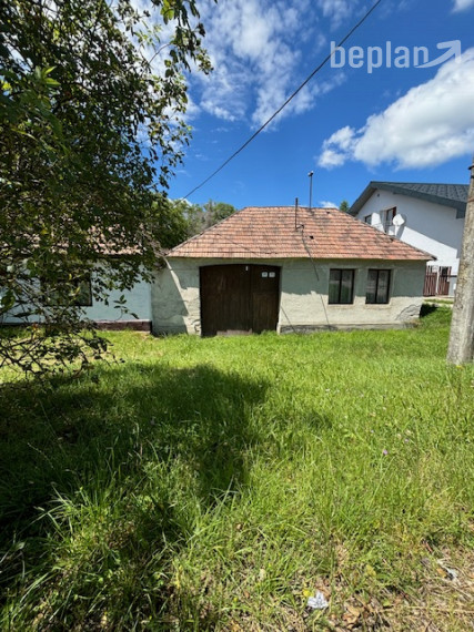 Rodinný dom s veľkorysým pozemkom.