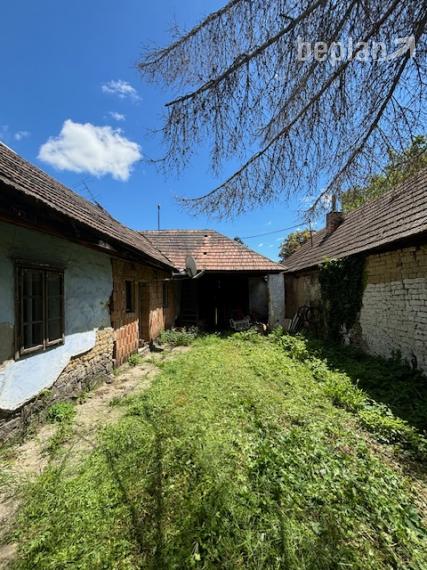 Rodinný dom s veľkorysým pozemkom.