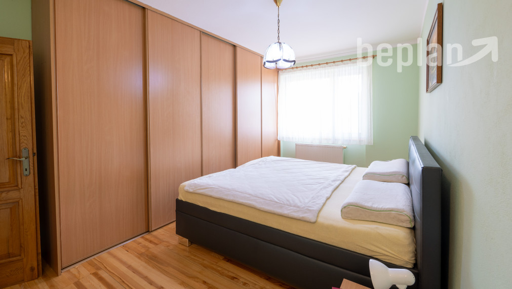 Na predaj dvojgeneračný rodinný dom s bazénom v Gabčíkove