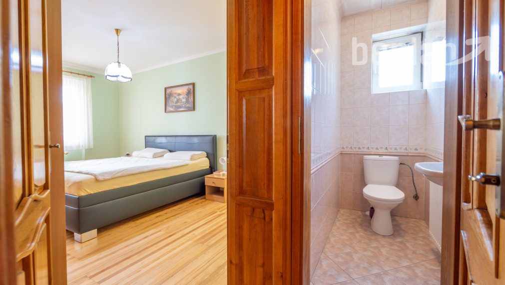 Na predaj dvojgeneračný rodinný dom s bazénom v Gabčíkove