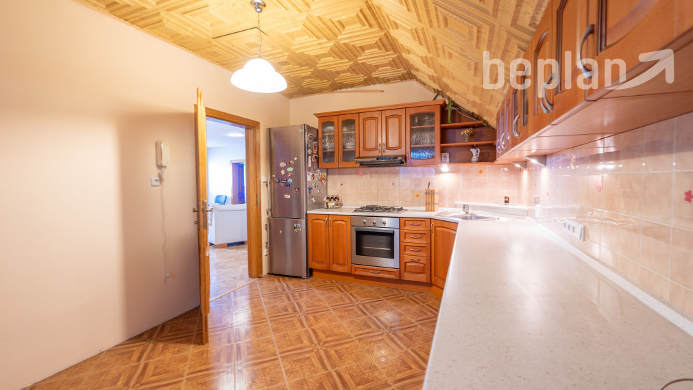 Na predaj dvojgeneračný rodinný dom s bazénom v Gabčíkove