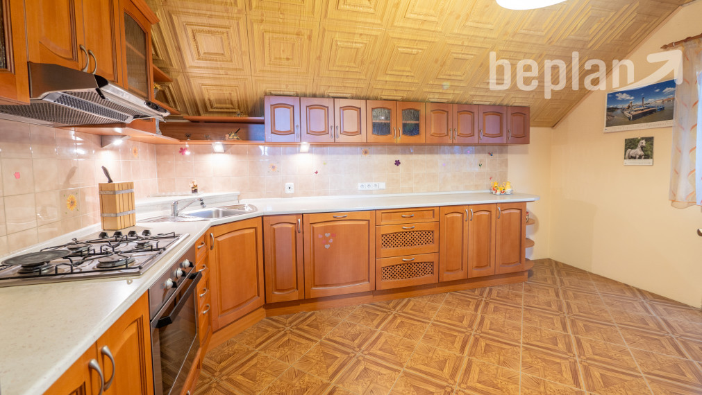 Na predaj dvojgeneračný rodinný dom s bazénom v Gabčíkove