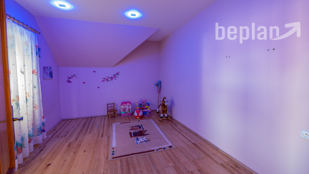 Na predaj dvojgeneračný rodinný dom s bazénom v Gabčíkove