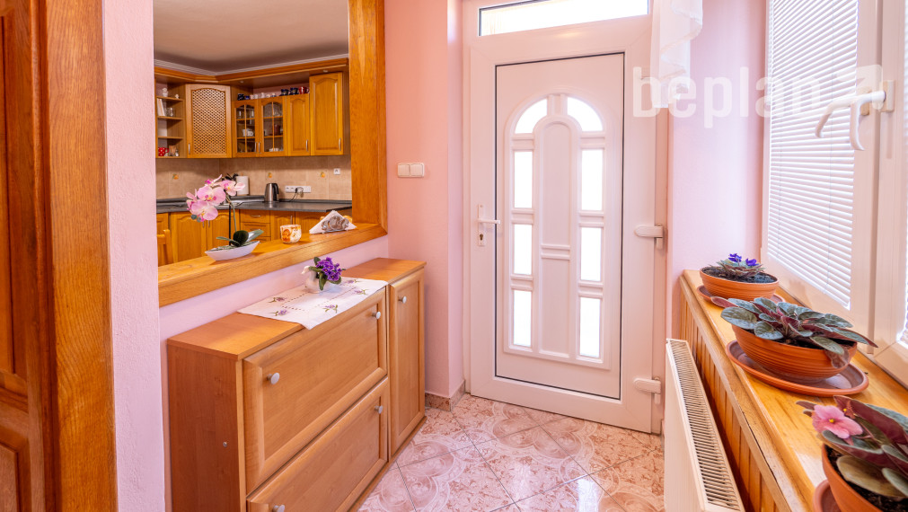 Na predaj dvojgeneračný rodinný dom s bazénom v Gabčíkove