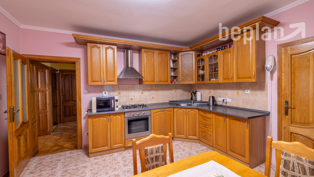 Na predaj dvojgeneračný rodinný dom s bazénom v Gabčíkove