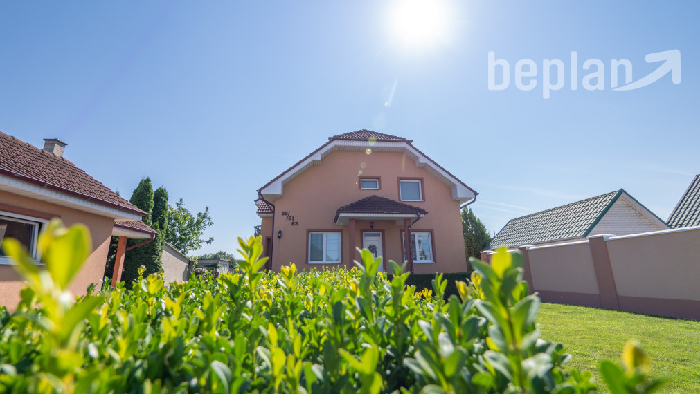 Na predaj dvojgeneračný rodinný dom s bazénom v Gabčíkove