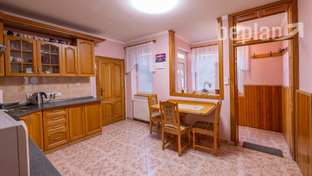 Na predaj dvojgeneračný rodinný dom s bazénom v Gabčíkove