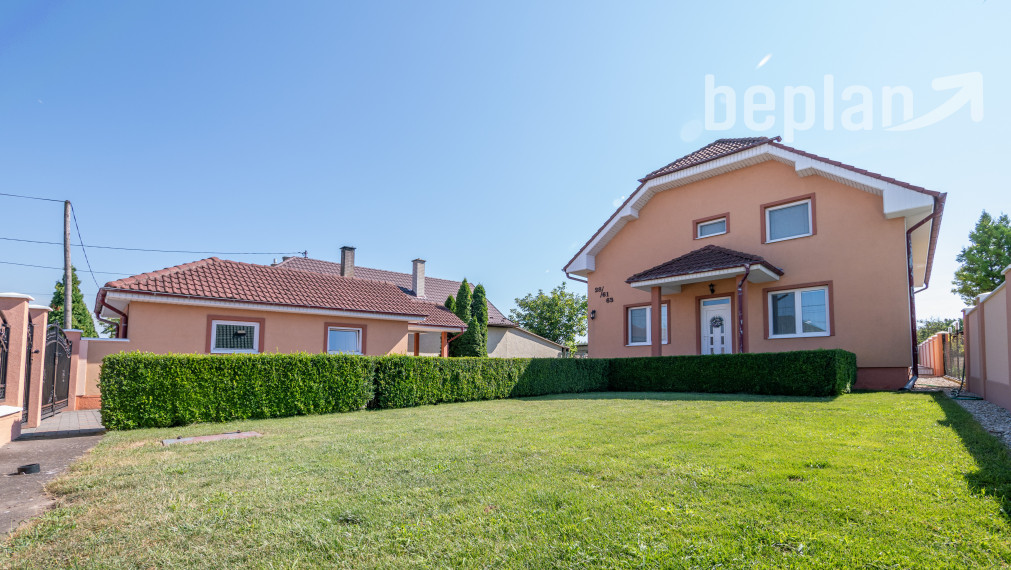 Na predaj dvojgeneračný rodinný dom s bazénom v Gabčíkove