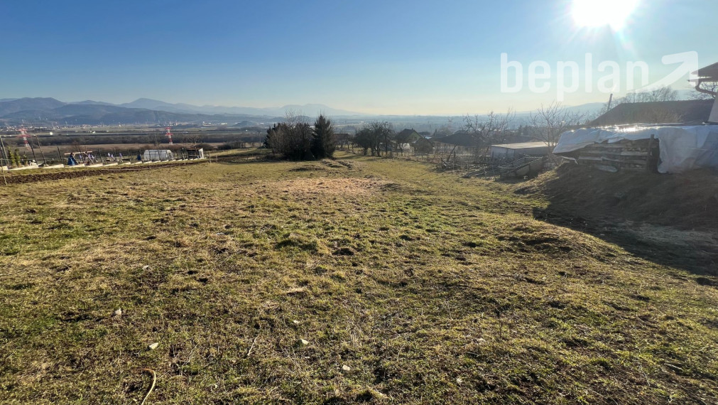 Na predaj pozemok s malou chatkou v obci Turčianske Kľačany