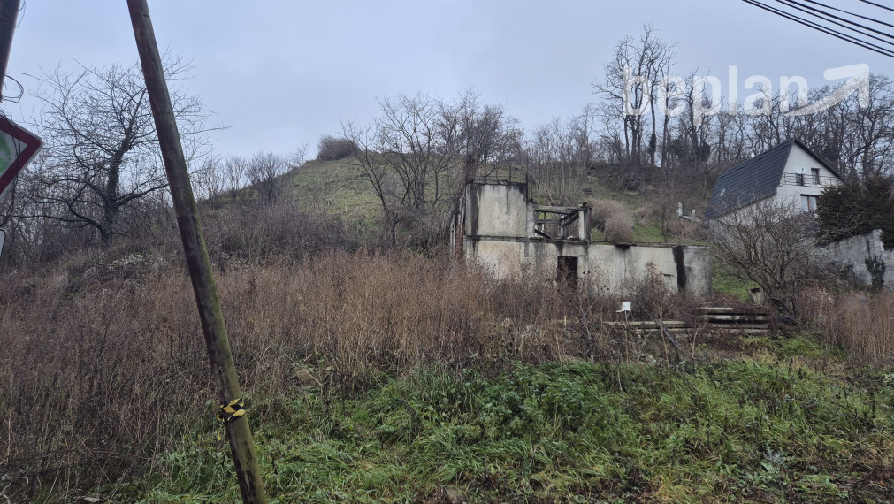 Na predaj stavebný pozemok na Dolnokorunskej ulici mestskej časti Devín v Bratislave