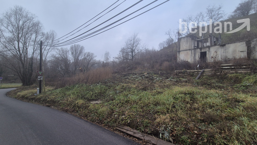 Na predaj stavebný pozemok na Dolnokorunskej ulici mestskej časti Devín v Bratislave
