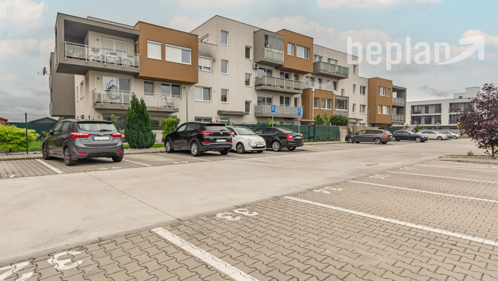 Na predaj 2-izbový byt s predzáhradkou v Dunajskej Lužnej