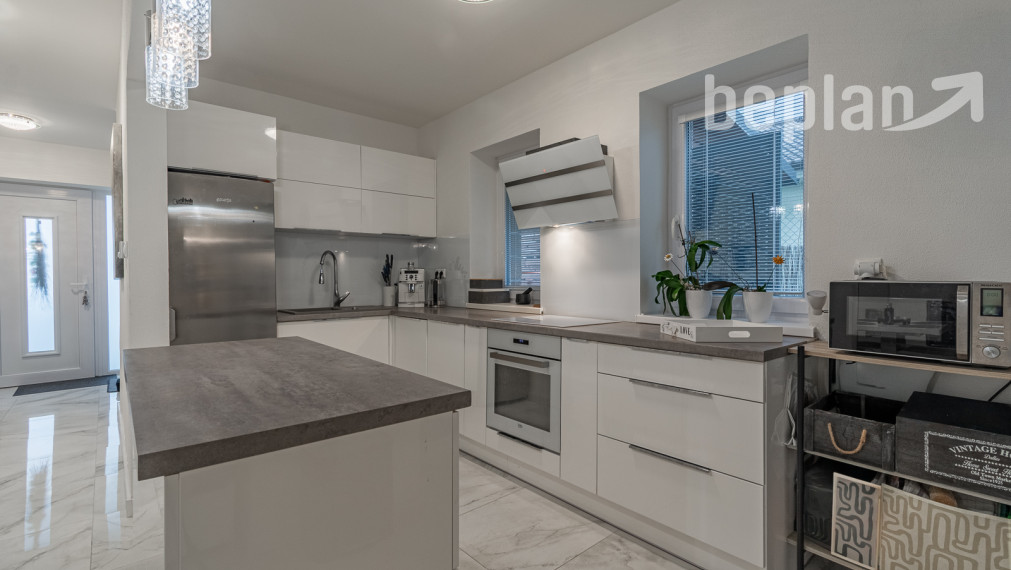 REZERVOVANÉ: Na predaj moderný 5-izbový rodinný dom v Beladiciach