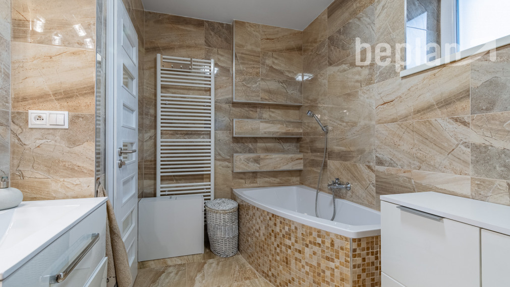 REZERVOVANÉ: Na predaj moderný 5-izbový rodinný dom v Beladiciach