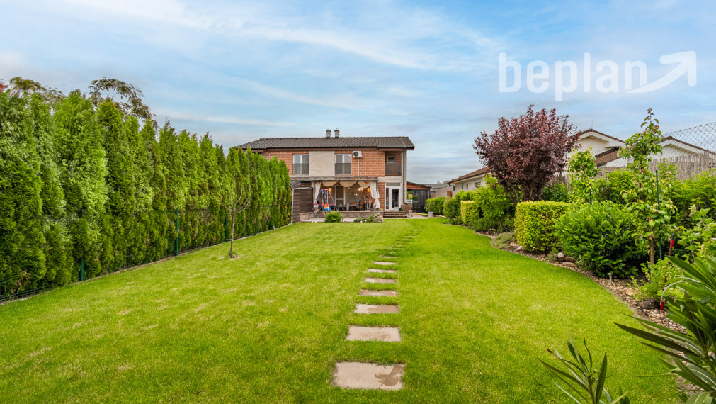 REZERVOVANÉ: Na predaj moderný 5-izbový rodinný dom v Beladiciach