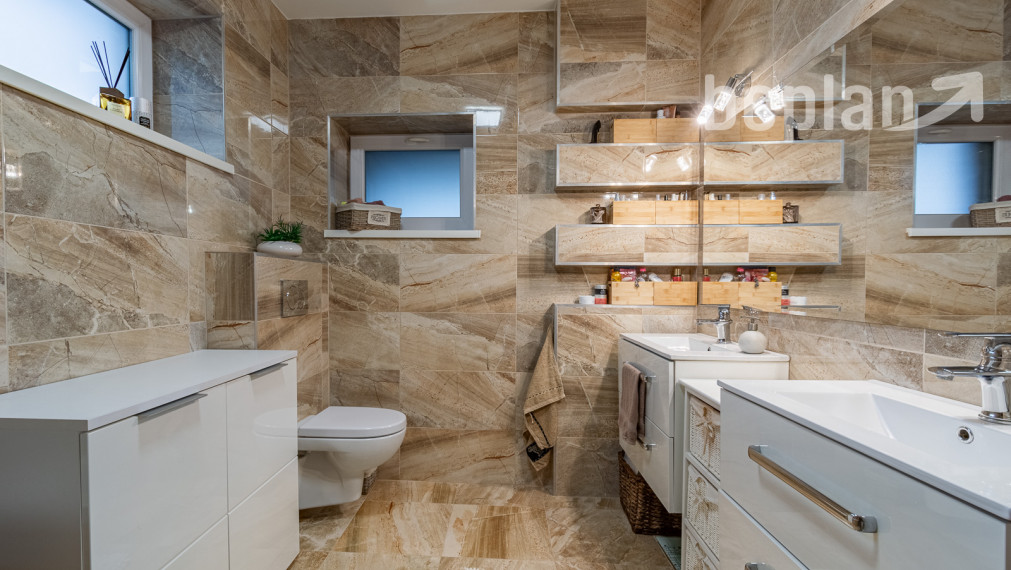 REZERVOVANÉ: Na predaj moderný 5-izbový rodinný dom v Beladiciach