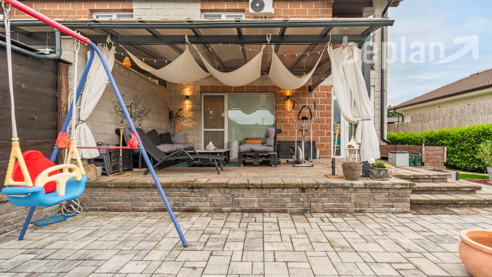 REZERVOVANÉ: Na predaj moderný 5-izbový rodinný dom v Beladiciach