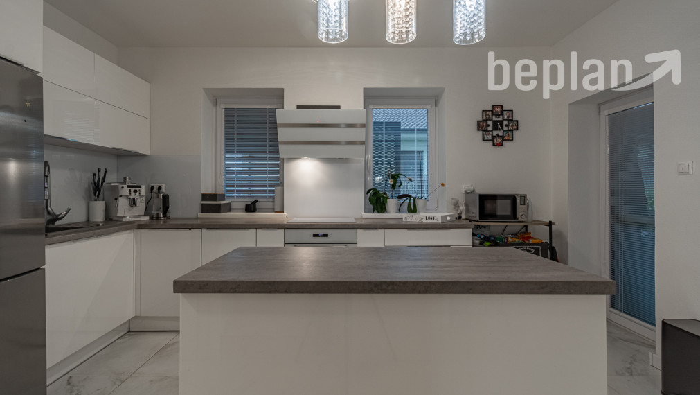 REZERVOVANÉ: Na predaj moderný 5-izbový rodinný dom v Beladiciach