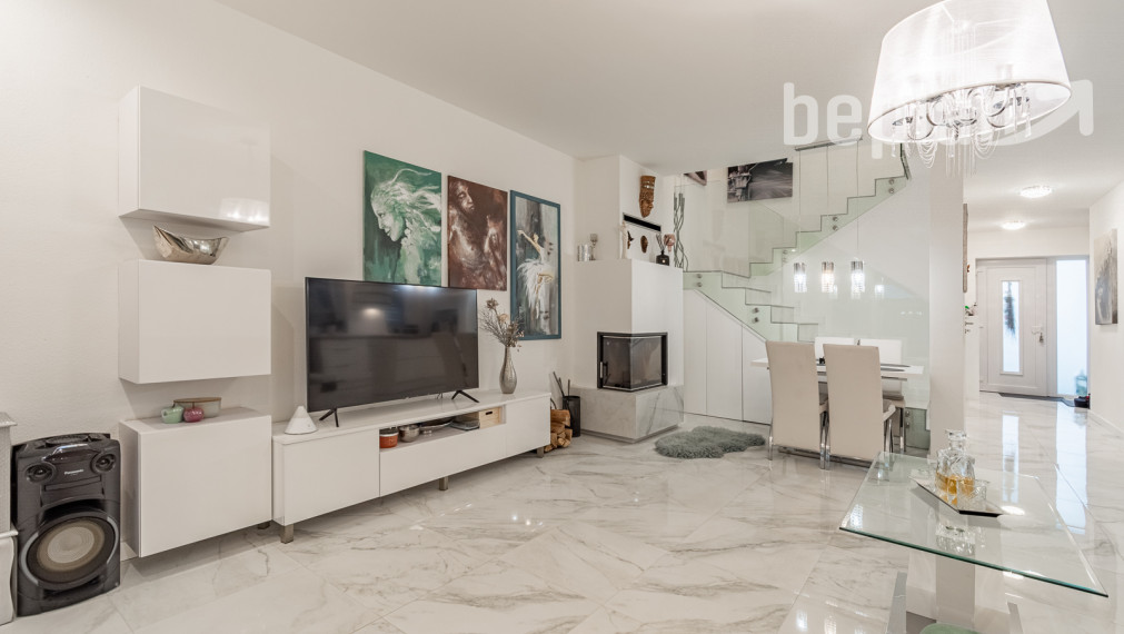 REZERVOVANÉ: Na predaj moderný 5-izbový rodinný dom v Beladiciach