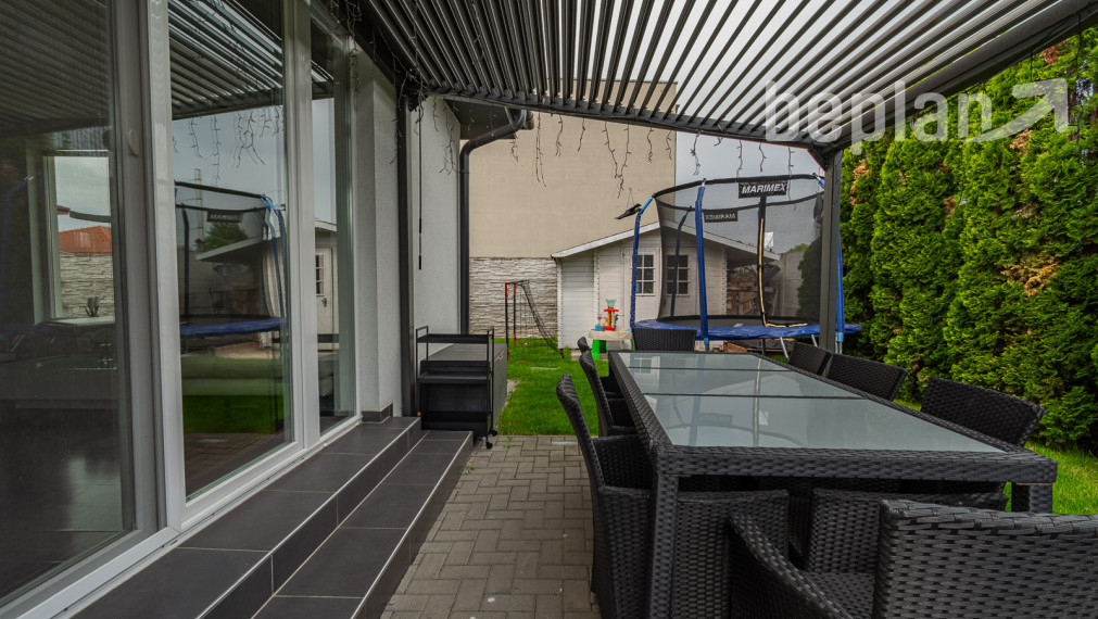 Na predaj 4-izbový rodinný dom s terasou v lokalite Tri vody - Malinovo