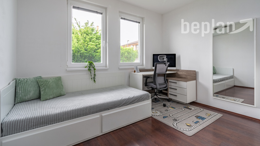 Na predaj 4-izbový rodinný dom s terasou v lokalite Tri vody - Malinovo