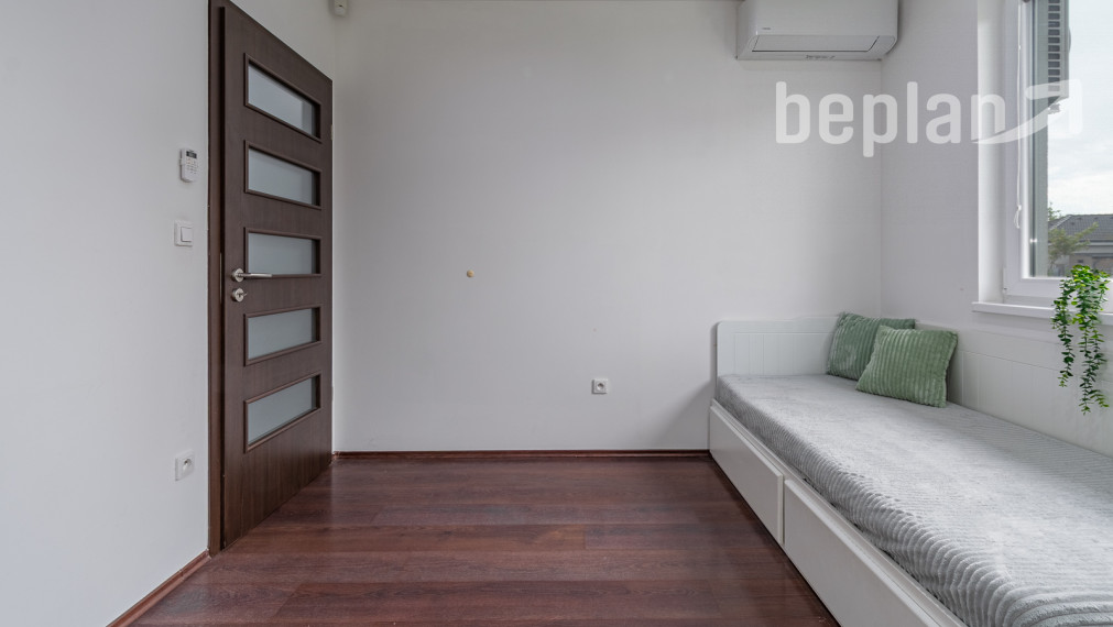 Na predaj 4-izbový rodinný dom s terasou v lokalite Tri vody - Malinovo