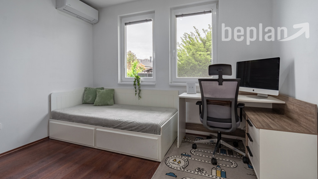 Na predaj 4-izbový rodinný dom s terasou v lokalite Tri vody - Malinovo