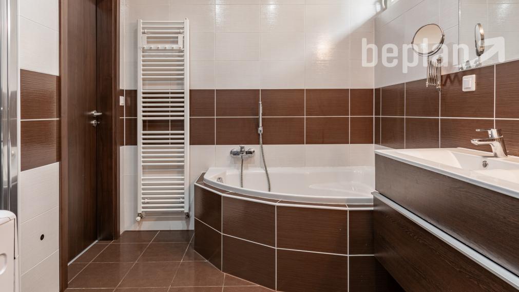 Na predaj 4-izbový rodinný dom s terasou v lokalite Tri vody - Malinovo