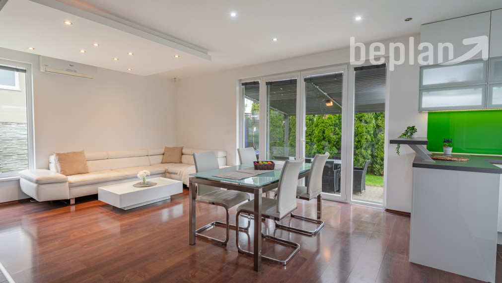 Na predaj 4-izbový rodinný dom s terasou v lokalite Tri vody - Malinovo