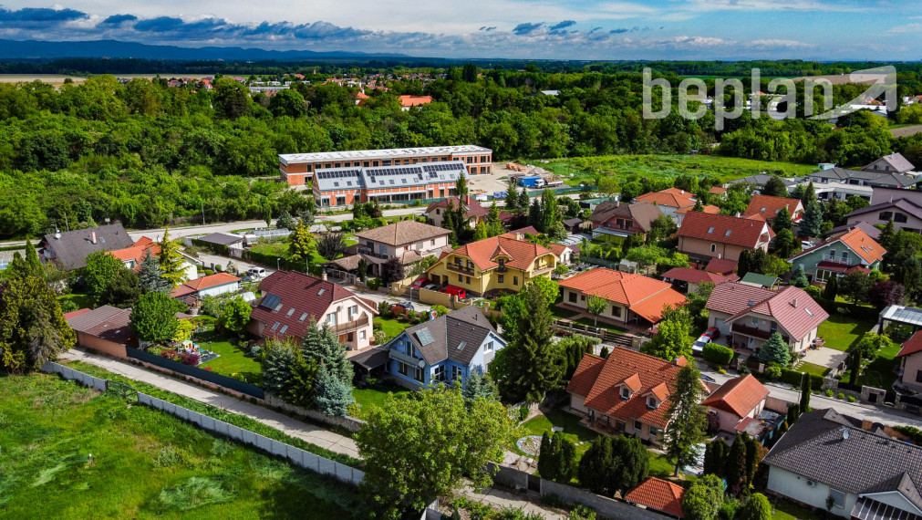 Na predaj 4-izbový rodinný dom s terasou v lokalite Tri vody - Malinovo