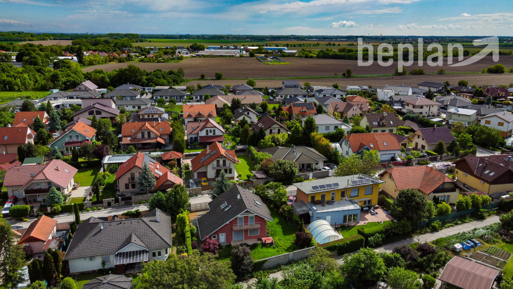 Na predaj 4-izbový rodinný dom s terasou v lokalite Tri vody - Malinovo