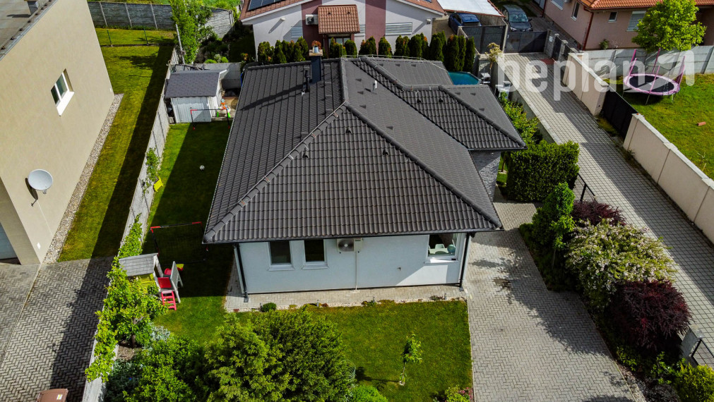 Na predaj 4-izbový rodinný dom s terasou v lokalite Tri vody - Malinovo