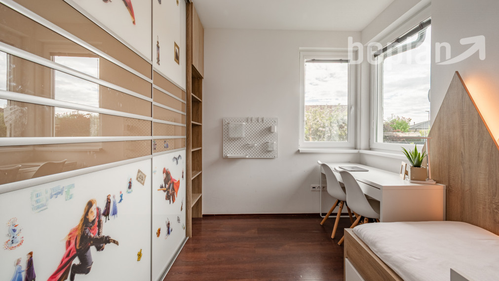 Na predaj 4-izbový rodinný dom s terasou v lokalite Tri vody - Malinovo