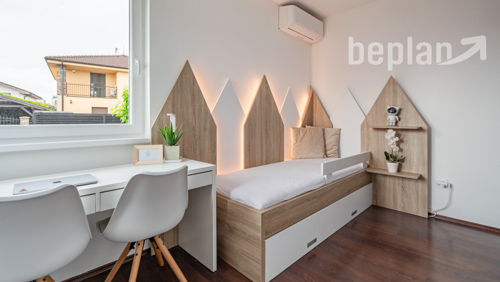 Na predaj 4-izbový rodinný dom s terasou v lokalite Tri vody - Malinovo