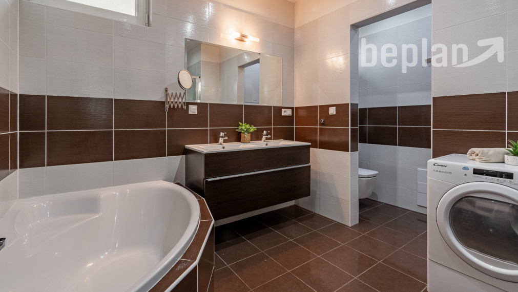 Na predaj 4-izbový rodinný dom s terasou v lokalite Tri vody - Malinovo