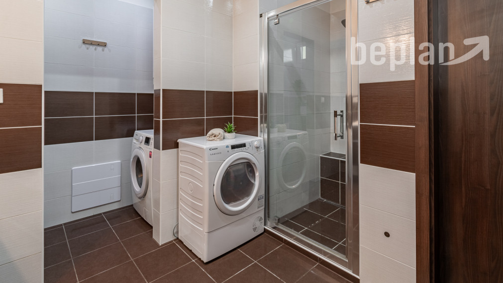 Na predaj 4-izbový rodinný dom s terasou v lokalite Tri vody - Malinovo