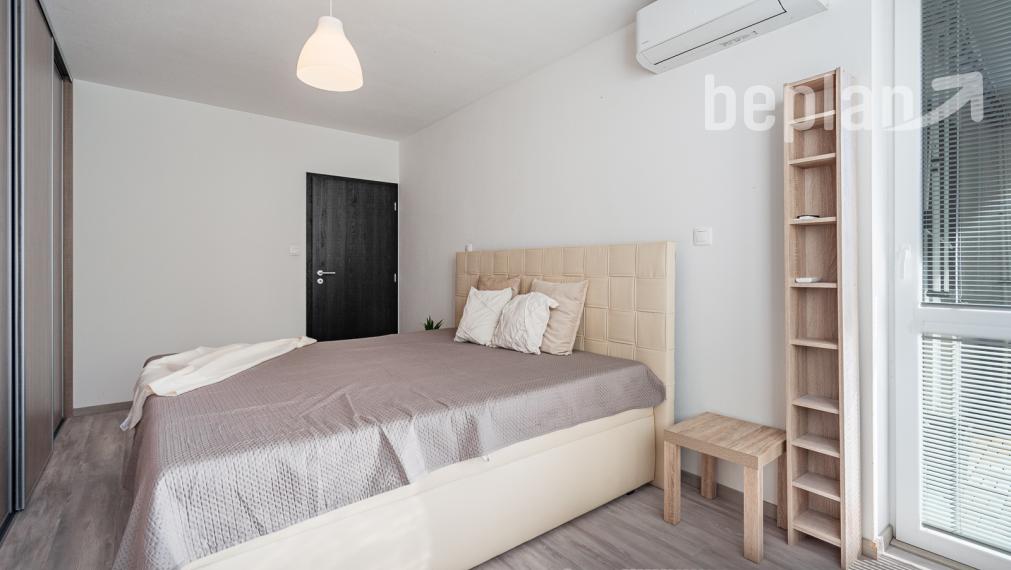 REZERVOVANÉ: Na predaj moderný 2-izbový byt s loggiou v Novom Meste