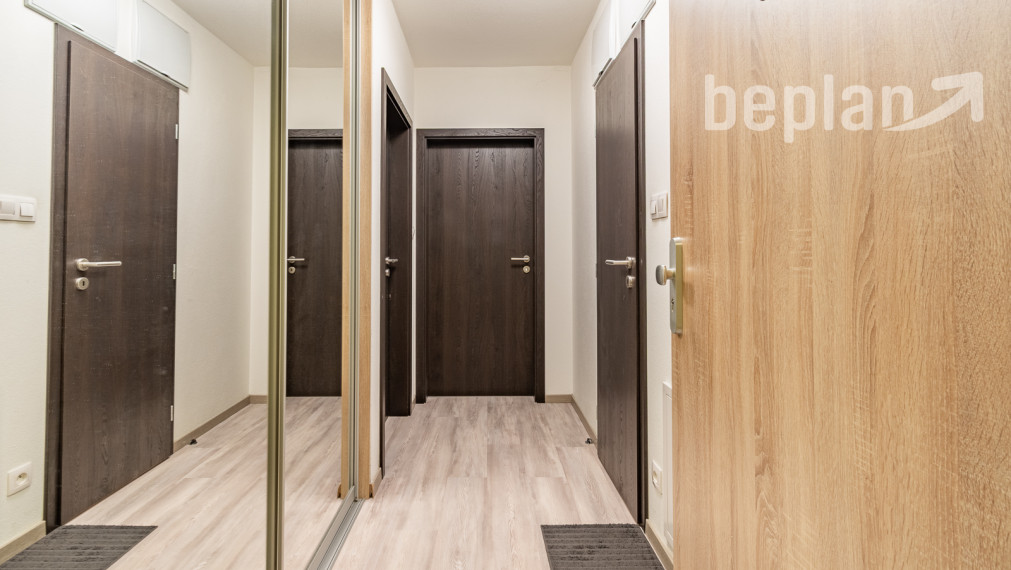 REZERVOVANÉ: Na predaj moderný 2-izbový byt s loggiou v Novom Meste