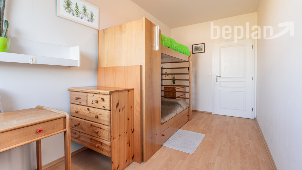 Na predaj priestranný 4-izbový byt na Bzovíckej v Petržalke