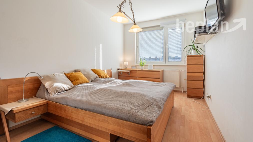 Na predaj priestranný 4-izbový byt na Bzovíckej v Petržalke