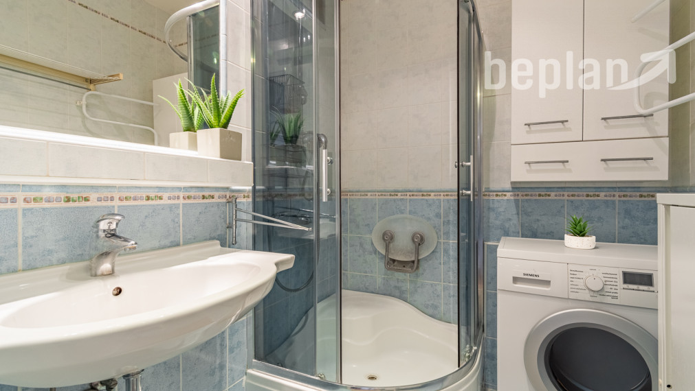 Na predaj priestranný 4-izbový byt na Bzovíckej v Petržalke