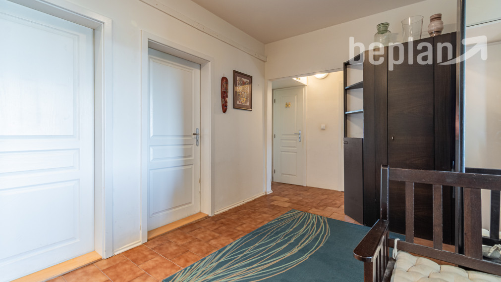 Na predaj priestranný 4-izbový byt na Bzovíckej v Petržalke