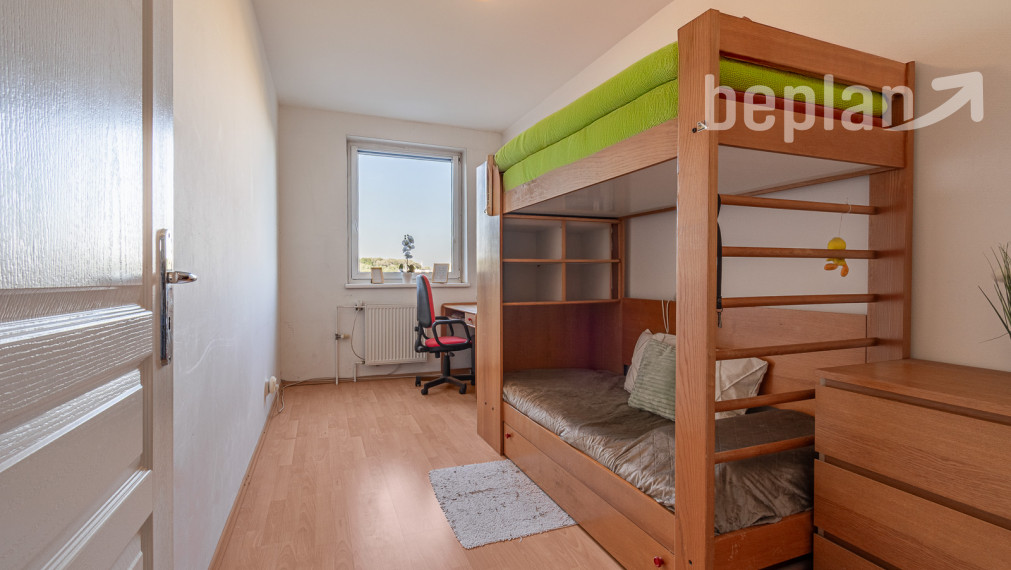 Na predaj priestranný 4-izbový byt na Bzovíckej v Petržalke