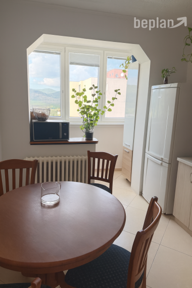 Na prenájom 4-izbový byt v Pezinku