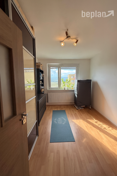 Na prenájom 4-izbový byt v Pezinku