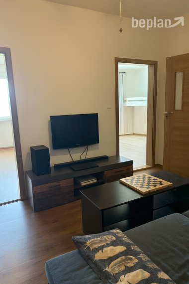 Na prenájom 4-izbový byt v Pezinku