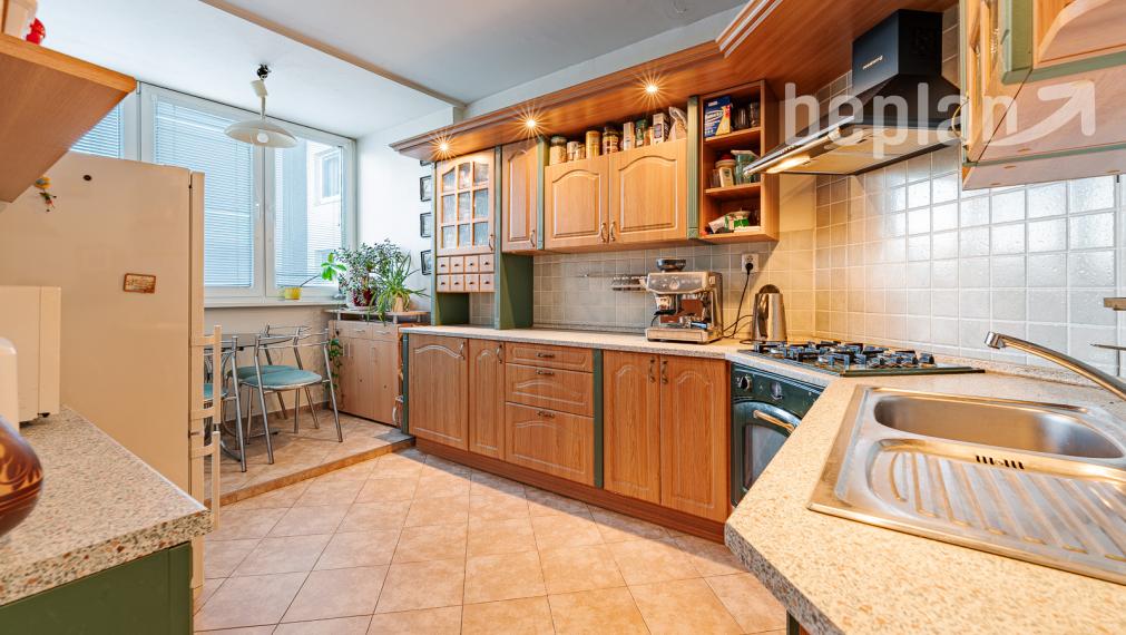 Na predaj prakticky dispozične riešený 3-izbový byt v Bratislave