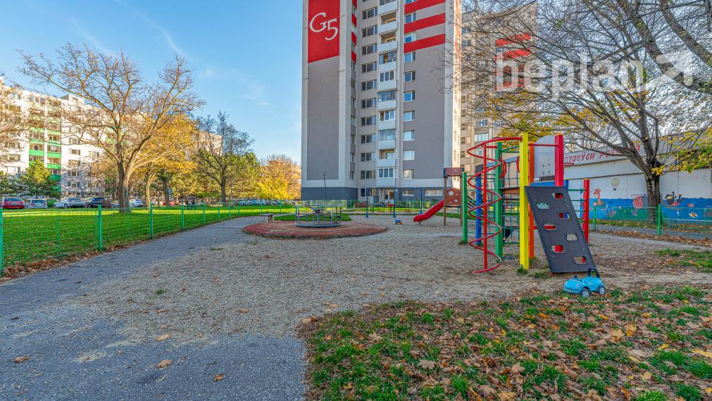 Na predaj prakticky dispozične riešený 3-izbový byt v Bratislave