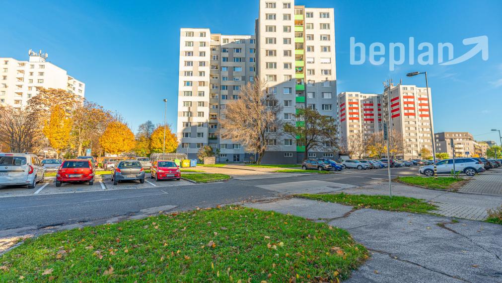 Na predaj prakticky dispozične riešený 3-izbový byt v Bratislave