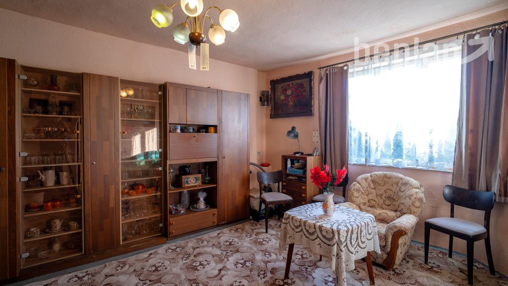 Na predaj dva rodinné domy na jednom pozemku v Krásnohorskom Podhradí